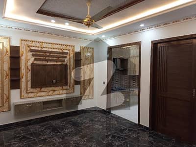 فارمانئیٹس ہاؤسنگ سکیم ۔ بلاک این فارمانئیٹس ہاؤسنگ سکیم,لاہور میں 5 کمروں کا 10 مرلہ مکان 1.65 لاکھ میں کرایہ پر دستیاب ہے۔