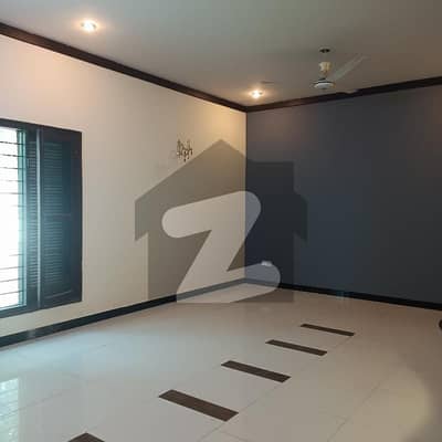 ڈی ایچ اے فیز 6 ڈی ایچ اے ڈیفینس,کراچی میں 5 کمروں کا 1 کنال مکان 5.0 لاکھ میں کرایہ پر دستیاب ہے۔