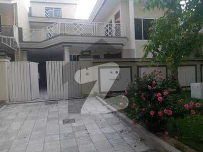 آئی ۔ 8 اسلام آباد میں 5 کمروں کا 12 مرلہ مکان 3.7 لاکھ میں کرایہ پر دستیاب ہے۔