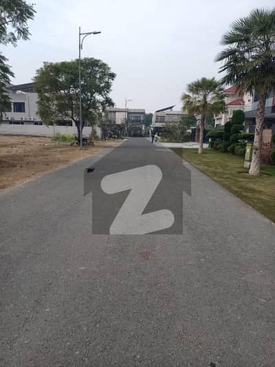 ڈی ایچ اے فیز 7 - بلاک یو فیز 7,ڈیفنس (ڈی ایچ اے),لاہور میں 10 مرلہ رہائشی پلاٹ 2.35 کروڑ میں برائے فروخت۔