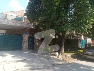 آئی ۔ 8 اسلام آباد میں 3 کمروں کا 1 کنال بالائی پورشن 1.8 لاکھ میں کرایہ پر دستیاب ہے۔