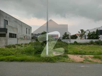 ڈی ایچ اے فیز 7 - بلاک ایس فیز 7,ڈیفنس (ڈی ایچ اے),لاہور میں 1 کنال رہائشی پلاٹ 4.4 کروڑ میں برائے فروخت۔