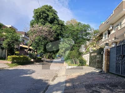 40*80 Cda Transfer Top Location House Available In G-9/3 Near Service Road And Metro Station