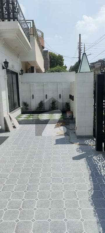 واپڈا ٹاؤن فیز 1 واپڈا ٹاؤن,لاہور میں 6 کمروں کا 10 مرلہ مکان 5.25 کروڑ میں برائے فروخت۔