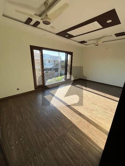 ڈی ایچ اے فیز 6 ڈی ایچ اے ڈیفینس,کراچی میں 3 کمروں کا 1 کنال بالائی پورشن 2.7 لاکھ میں کرایہ پر دستیاب ہے۔