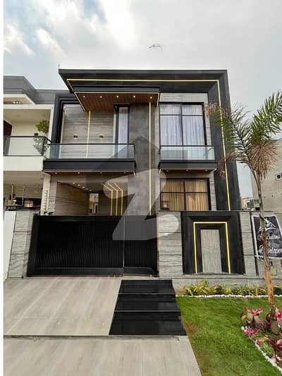 ڈی ایچ اے 9 ٹاؤن ۔ بلاک اے ڈی ایچ اے 9 ٹاؤن,ڈیفنس (ڈی ایچ اے),لاہور میں 3 کمروں کا 5 مرلہ مکان 3.15 کروڑ میں برائے فروخت۔