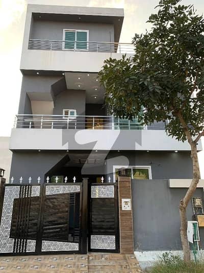 Prime Location In Royal Palm City House Sized 5 Marla For rent