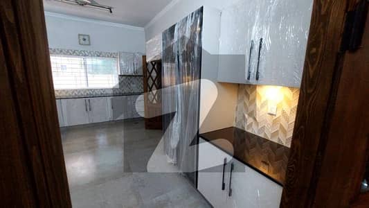 سرور روڈ کینٹ,لاہور میں 6 کمروں کا 1 کنال مکان 11.9 کروڑ میں برائے فروخت۔