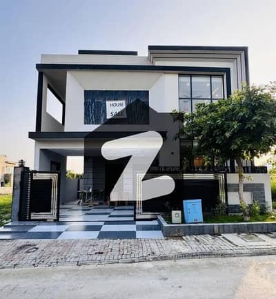 ٹاپ سٹی 1 اسلام آباد میں 5 کمروں کا 10 مرلہ مکان 4.45 کروڑ میں برائے فروخت۔