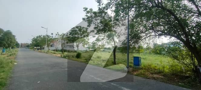 Best For Living Near DHA Phase 6 MB - Mintues Drive From Raya Walking Distance Park Masjid - 70' Road Direct Access