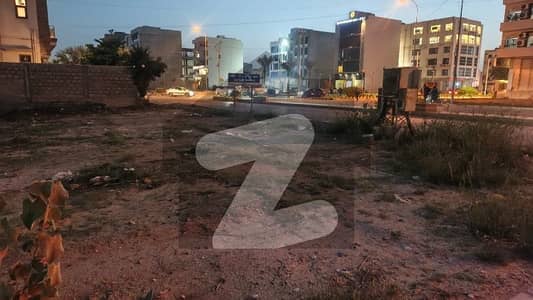 ڈی ایچ اے فیز 8 ڈی ایچ اے ڈیفینس,کراچی میں 1 کنال رہائشی پلاٹ 11.5 کروڑ میں برائے فروخت۔