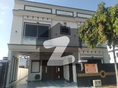 ٹاپ سٹی 1 - بلاک ڈی ٹاپ سٹی 1,اسلام آباد میں 5 کمروں کا 10 مرلہ مکان 4.8 کروڑ میں برائے فروخت۔