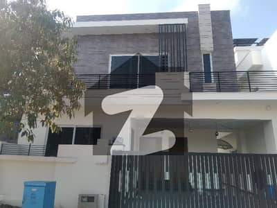 ٹاپ سٹی 1 - بلاک ڈی ٹاپ سٹی 1,اسلام آباد میں 5 کمروں کا 10 مرلہ مکان 5.25 کروڑ میں برائے فروخت۔