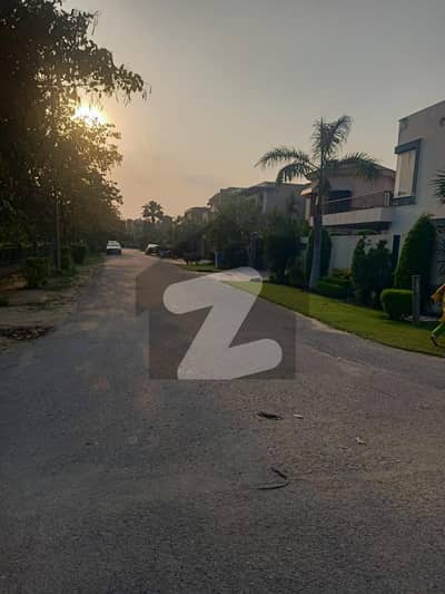 ڈی ایچ اے فیز 7 - بلاک کیو فیز 7,ڈیفنس (ڈی ایچ اے),لاہور میں 10 مرلہ رہائشی پلاٹ 1.4 کروڑ میں برائے فروخت۔