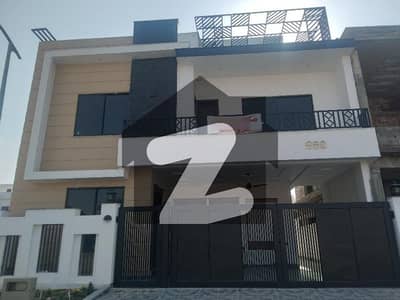 ٹاپ سٹی 1 - بلاک ڈی ٹاپ سٹی 1,اسلام آباد میں 5 کمروں کا 10 مرلہ مکان 5.5 کروڑ میں برائے فروخت۔