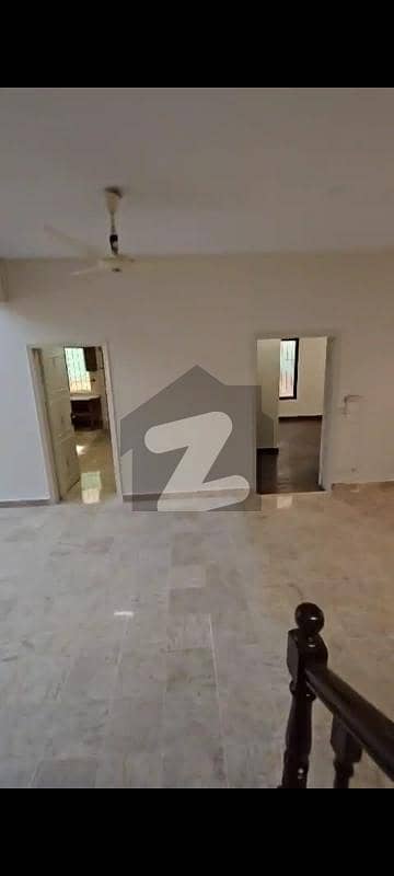 نیوی ہاؤسنگ سکیم کارساز کراچی میں 14 مرلہ مکان 24.0 کروڑ میں برائے فروخت۔