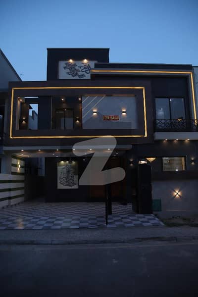 بحریہ ٹاؤن اوورسیز A بحریہ ٹاؤن اوورسیز انکلیو,بحریہ ٹاؤن,لاہور میں 4 کمروں کا 10 مرلہ مکان 4.4 کروڑ میں برائے فروخت۔