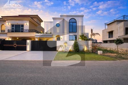 ڈی ایچ اے فیز 6 ڈیفنس (ڈی ایچ اے),لاہور میں 4 کمروں کا 10 مرلہ مکان 6.5 کروڑ میں برائے فروخت۔