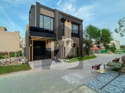 ڈی ایچ اے فیز 5 ڈیفنس (ڈی ایچ اے),لاہور میں 4 کمروں کا 10 مرلہ مکان 2.2 لاکھ میں کرایہ پر دستیاب ہے۔