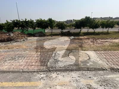 بحریہ ٹاؤن فیز 8 بحریہ ٹاؤن راولپنڈی,راولپنڈی میں 10 مرلہ رہائشی پلاٹ 1.3 کروڑ میں برائے فروخت۔