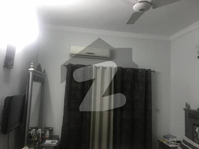 ای ۔ 11/2 ای ۔ 11,اسلام آباد میں 6 کمروں کا 6 مرلہ مکان 5.5 کروڑ میں برائے فروخت۔