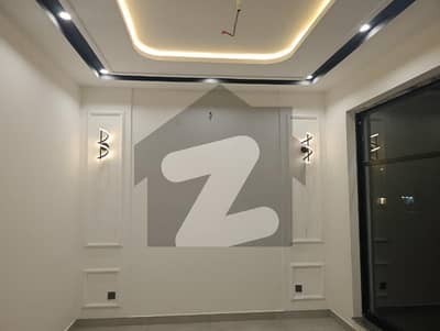 فارمانئیٹس ہاؤسنگ سکیم لاہور میں 3 کمروں کا 5 مرلہ مکان 85.0 ہزار میں کرایہ پر دستیاب ہے۔