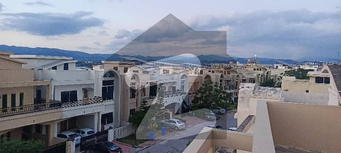 بحریہ انکلیو - سیکٹر اے بحریہ انکلیو,بحریہ ٹاؤن,اسلام آباد میں 7 کمروں کا 10 مرلہ مکان 4.5 کروڑ میں برائے فروخت۔