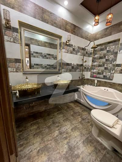 بحریہ ٹاؤن اوورسیز A بحریہ ٹاؤن اوورسیز انکلیو,بحریہ ٹاؤن,لاہور میں 5 کمروں کا 10 مرلہ مکان 1.4 لاکھ میں کرایہ پر دستیاب ہے۔