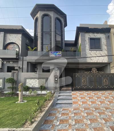 فارمانئیٹس ہاؤسنگ سکیم ۔ بلاک سی فارمانئیٹس ہاؤسنگ سکیم,لاہور میں 6 کمروں کا 10 مرلہ مکان 4.3 کروڑ میں برائے فروخت۔