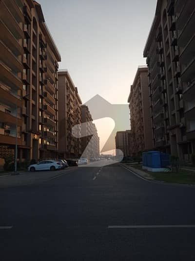 عسکری 10 - سیکٹر ایف عسکری 10,عسکری,لاہور میں 4 کمروں کا 12 مرلہ فلیٹ 1.45 لاکھ میں کرایہ پر دستیاب ہے۔