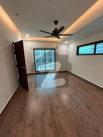 12 MARLA 4 BEDROOM APARTMENT AVAILABLE FOR SALE