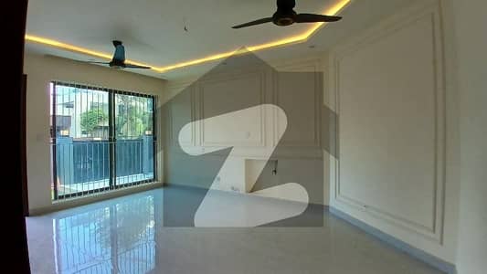 ایف ۔ 11 اسلام آباد میں 8 کمروں کا 1 کنال مکان 8.0 لاکھ میں کرایہ پر دستیاب ہے۔