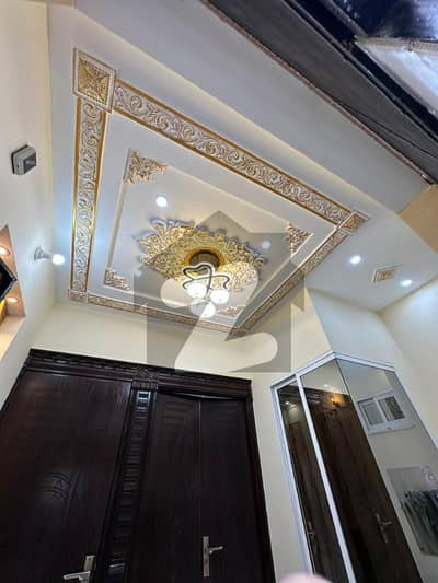 جوہر ٹاؤن لاہور میں 3 کمروں کا 16 مرلہ بالائی پورشن 1.1 لاکھ میں کرایہ پر دستیاب ہے۔