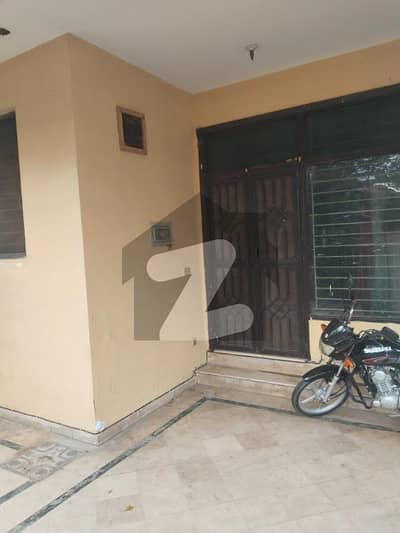 جی ۔ 15 اسلام آباد میں 7 کمروں کا 12 مرلہ مکان 4.4 کروڑ میں برائے فروخت۔