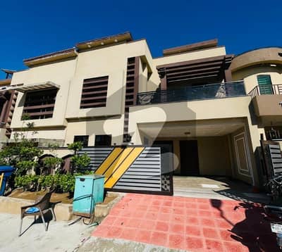 بحریہ ٹاؤن فیز 8 بحریہ ٹاؤن راولپنڈی,راولپنڈی میں 5 کمروں کا 7 مرلہ مکان 2.75 کروڑ میں برائے فروخت۔