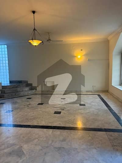 ایف ۔ 11 اسلام آباد میں 3 کمروں کا 1 کنال مکان 1.7 لاکھ میں کرایہ پر دستیاب ہے۔