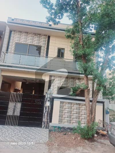 A Perfect House Awaits You In DHA 11 Rahbar Phase 2 - Block j gas avilb