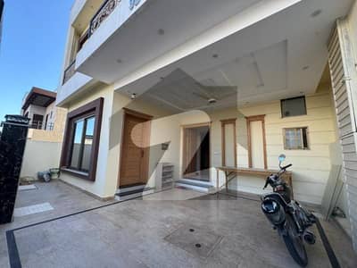 بحریہ انکلیو - سیکٹر جی بحریہ انکلیو,بحریہ ٹاؤن,اسلام آباد میں 5 کمروں کا 8 مرلہ مکان 4.1 کروڑ میں برائے فروخت۔