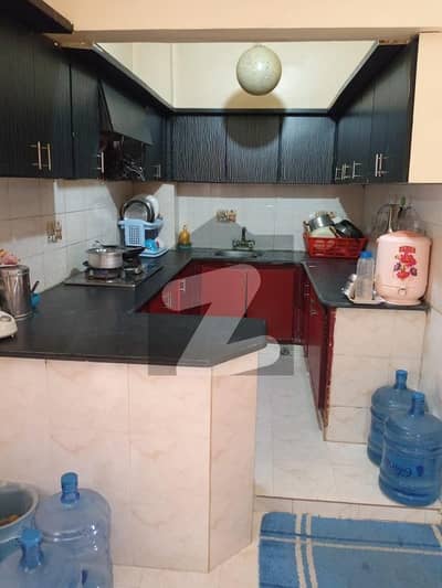 Prime Location 900 Square Feet Flat In Gulshan-e-Iqbal - Block 4 For sale