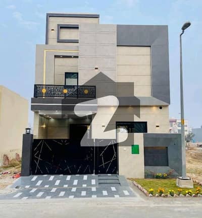 بحریہ آرچرڈ لاہور میں 3 کمروں کا 5 مرلہ مکان 1.99 کروڑ میں برائے فروخت۔