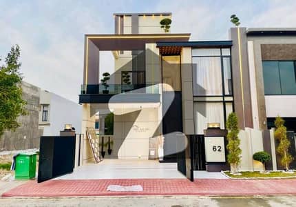 بحریہ ٹاؤن جاسمین بلاک بحریہ ٹاؤن سیکٹر سی,بحریہ ٹاؤن,لاہور میں 5 کمروں کا 10 مرلہ مکان 5.9 کروڑ میں برائے فروخت۔