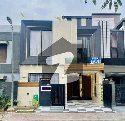 بحریہ ٹاؤن جناح بلاک بحریہ ٹاؤن سیکٹر ای,بحریہ ٹاؤن,لاہور میں 3 کمروں کا 5 مرلہ مکان 2.7 کروڑ میں برائے فروخت۔