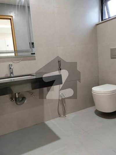 G11/3 PHA Flate 1st Floor Good Location Investor Price. Reneveted . 2 Bed Attach Bath DD .