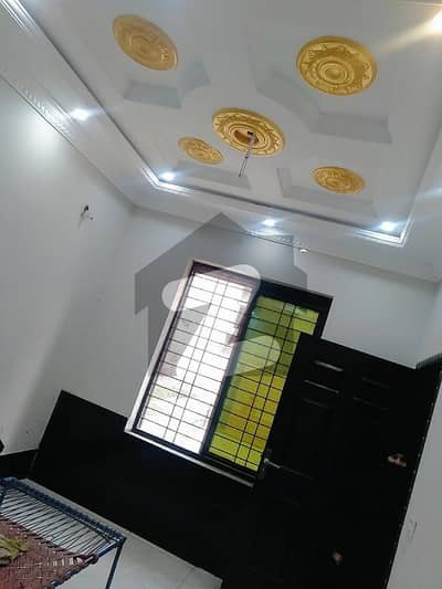 سبزہ زار سکیم ۔ بلاک پی سبزہ زار سکیم,لاہور میں 5 کمروں کا 3 مرلہ مکان 2.9 کروڑ میں برائے فروخت۔