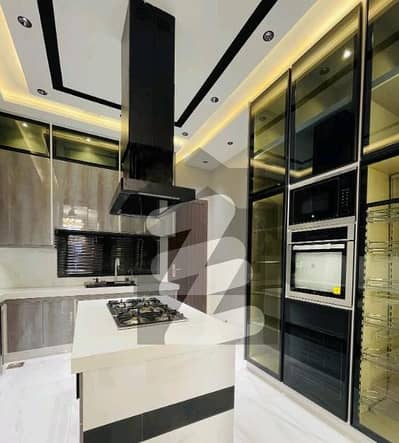 بحریہ ٹاؤن ۔ غزنوی بلاک بحریہ ٹاؤن ۔ سیکٹر ایف,بحریہ ٹاؤن,لاہور میں 5 کمروں کا 11 مرلہ مکان 3.2 کروڑ میں برائے فروخت۔