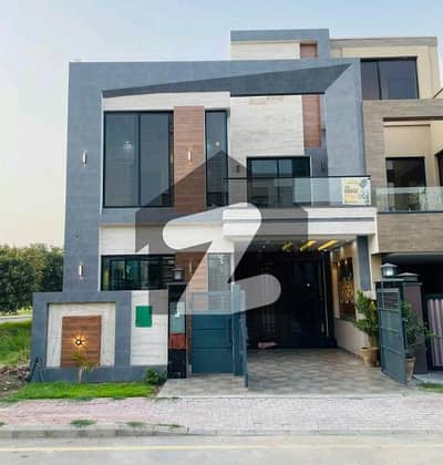 بحریہ ٹاؤن جناح بلاک بحریہ ٹاؤن سیکٹر ای,بحریہ ٹاؤن,لاہور میں 3 کمروں کا 5 مرلہ مکان 2.4 کروڑ میں برائے فروخت۔