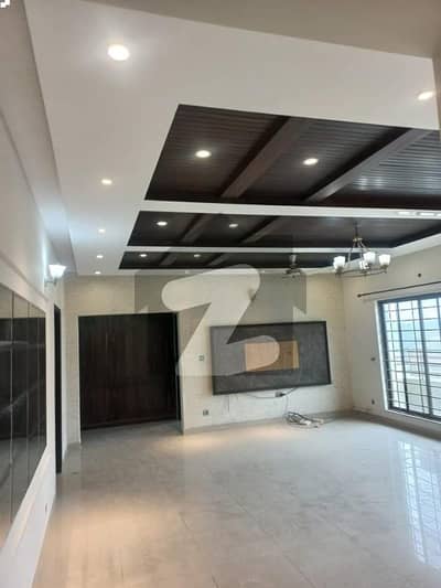 عسکری 11 ۔ سیکٹر بی اپارٹمنٹس عسکری 11,عسکری,لاہور میں 2 کمروں کا 10 مرلہ فلیٹ 1.4 لاکھ میں کرایہ پر دستیاب ہے۔