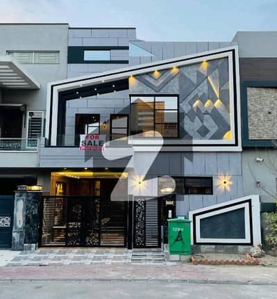 بحریہ ٹاؤن جناح بلاک بحریہ ٹاؤن سیکٹر ای,بحریہ ٹاؤن,لاہور میں 3 کمروں کا 5 مرلہ مکان 1.9 کروڑ میں برائے فروخت۔