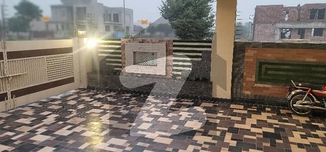 ڈی ایچ اے فیز 8 ڈیفنس (ڈی ایچ اے),لاہور میں 1 کنال مکان 9.9 کروڑ میں برائے فروخت۔