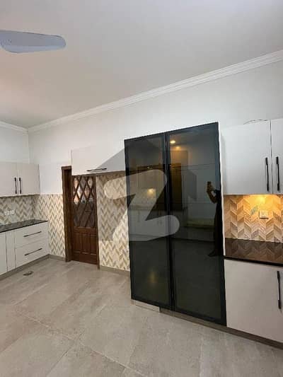 کینٹ لاہور میں 3 کمروں کا 1 کنال زیریں پورشن 2.3 لاکھ میں کرایہ پر دستیاب ہے۔